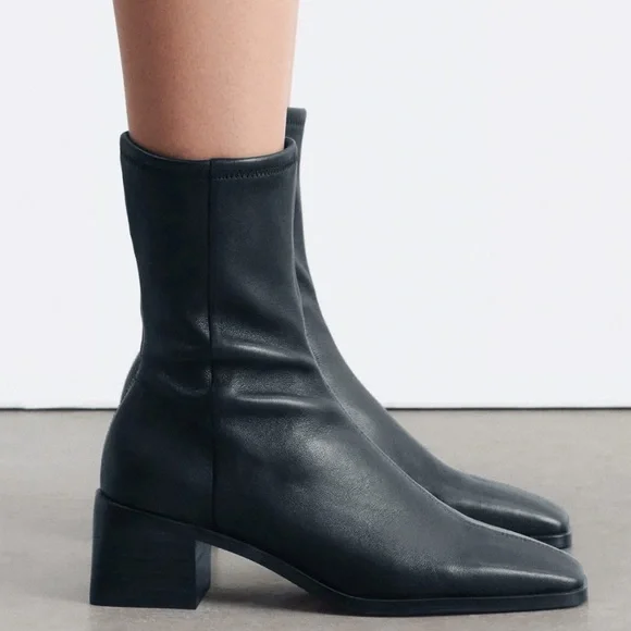 & Other Stories Black Leather Chunky Heel Ankle Boots Womenโs Size 6 $245 - Picture 1 of 12